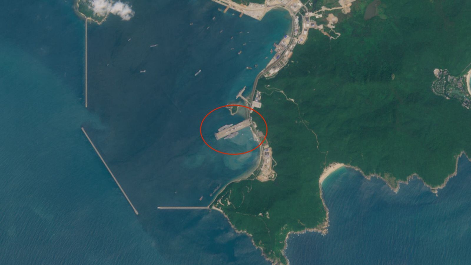 La mossa cinese con due portaerei: cosa svela l'immagine satellitare