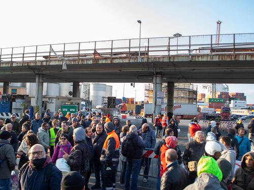 I camalli di Genova contro il Green pass