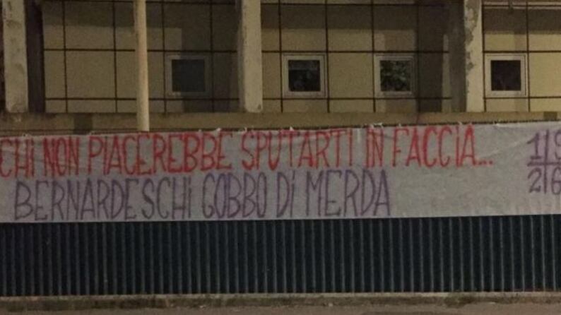 Tifosi della Fiorentina contro Bernardeschi: "Gobbo di m..."