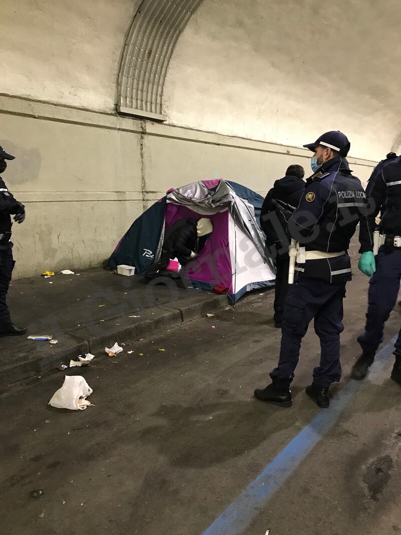 Sgomberato il tunnel in Centrale: degrado fuori controllo 11