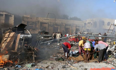 Mogadiscio, esplode un'autobomba: più di 200 vittime 8