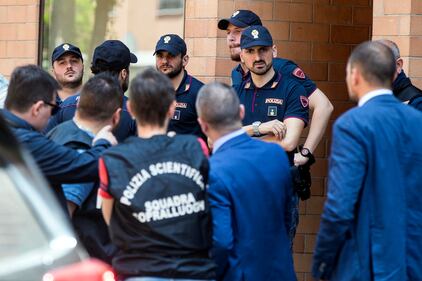 Omicidio-suicidio di Roma: l'arrivo della scientifica e il ritrovamento dell'auto dell'assassino 3