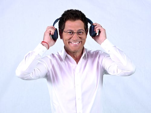“Sarabanda” torna su Canale 5: Enrico Papi riporta il celebre quiz musicale nel preserale