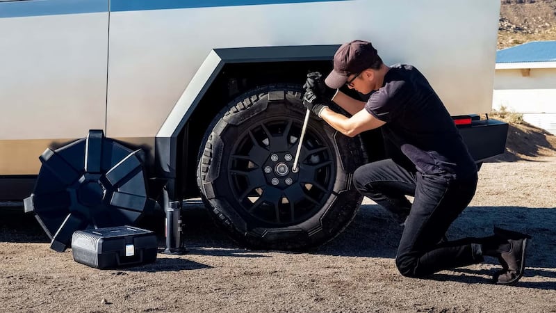 Tesla Cybertruck, gli accessori più strani: guarda tutte le foto 4