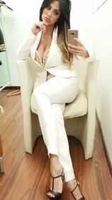 Marika Fruscio, seno esplosivo sotto la giacca 8