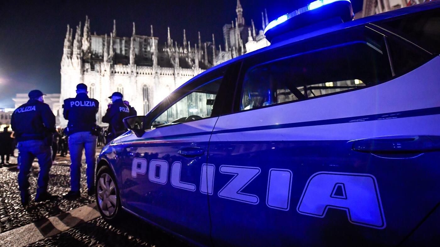 Orrore nel Napoletano, 24enne accoltellata muore in ospedale