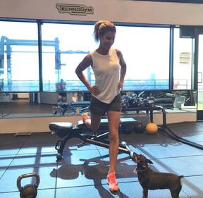 Elisabetta Canalis sexy in spiaggia 10