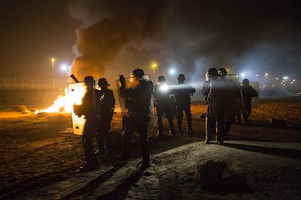 A Calais scoppia la rivolta nella "giungla" 13