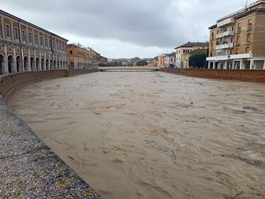 Allarme esondazione a Senigallia, casette Sae sotto la neve: allerta nelle Marche 6