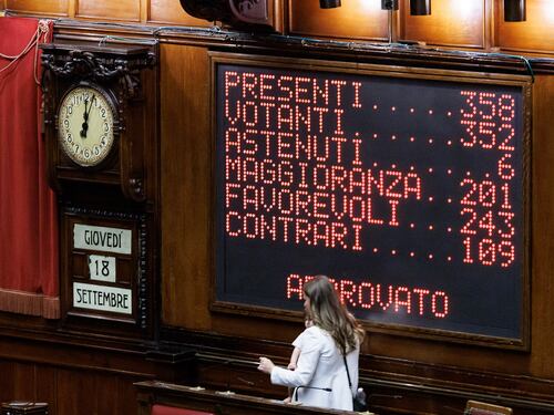 Ok alla separazione delle carriere, Meloni: "Riforma storica". FI: "Dedicato a Berlusconi"