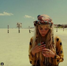 Ashley Benson sexy al mare 5