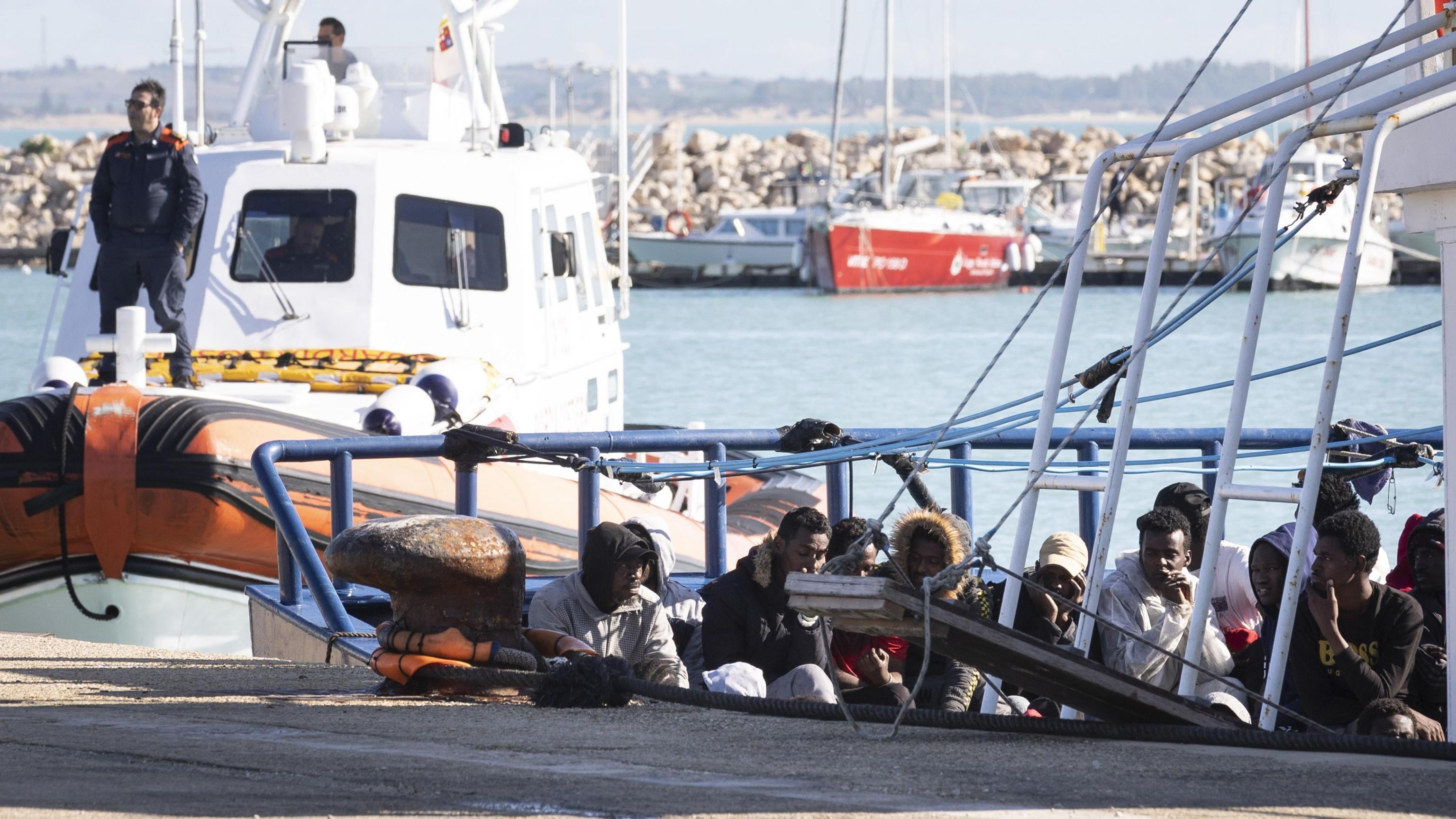 Migranti, un porto anche alla ong spagnola. Gli sbarchi non si fermano più