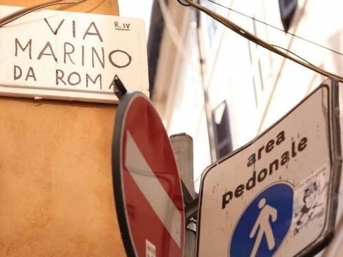 Marino è più presente su Facebook che a Roma: pioggia di pagine e sfottò