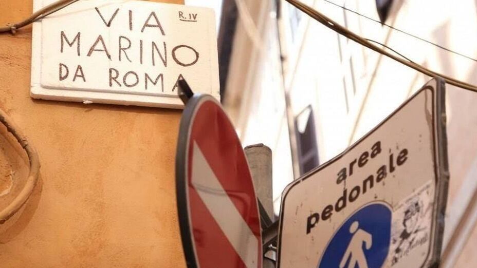 Marino è più presente su Facebook che a Roma: pioggia di pagine e sfottò