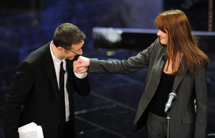 Sanremo, Carla Bruni duetta con Luciana Littizzetto 9