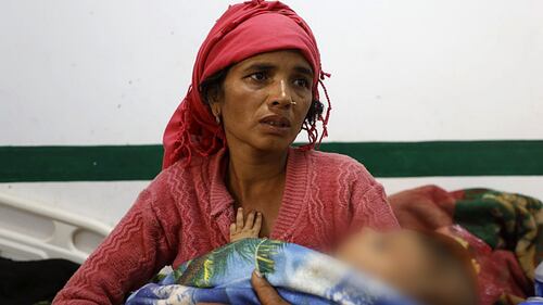 Gli edifici distrutti e le persone ferite dal terremoto in Nepal 3