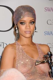 Il nude look di Rihanna che fa girare la testa 6