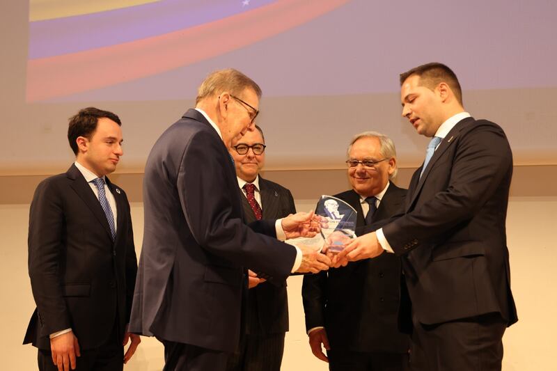 La premiazione di Edmundo González Urrutia 11