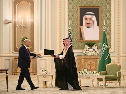 Trump a Riad: armi e affari. I piani su Gaza, Siria e Iran