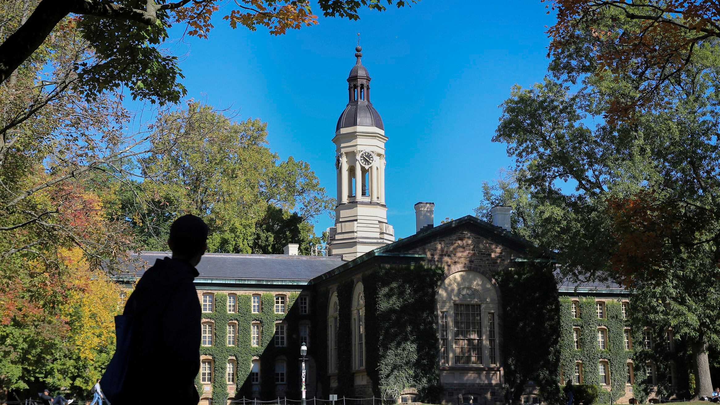 “Non possiamo assumere un uomo bianco”. La rivelazione di un professore sulla svolta woke di Princeton