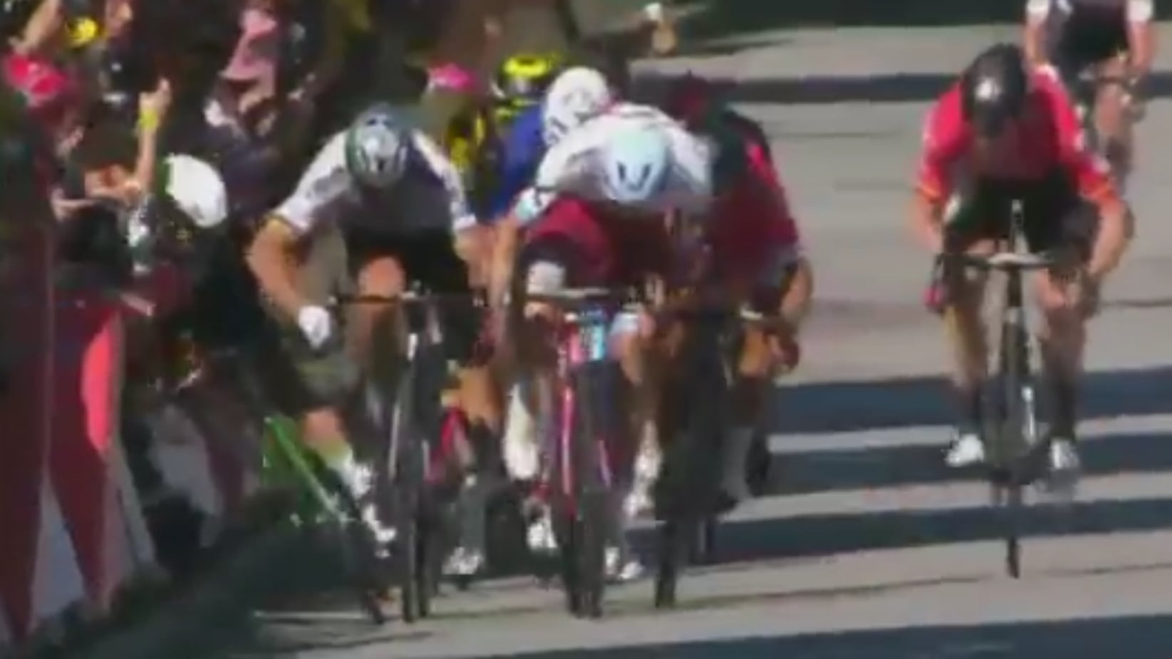 Tour de France, lo slovacco Peter Sagan espulso dalla corsa