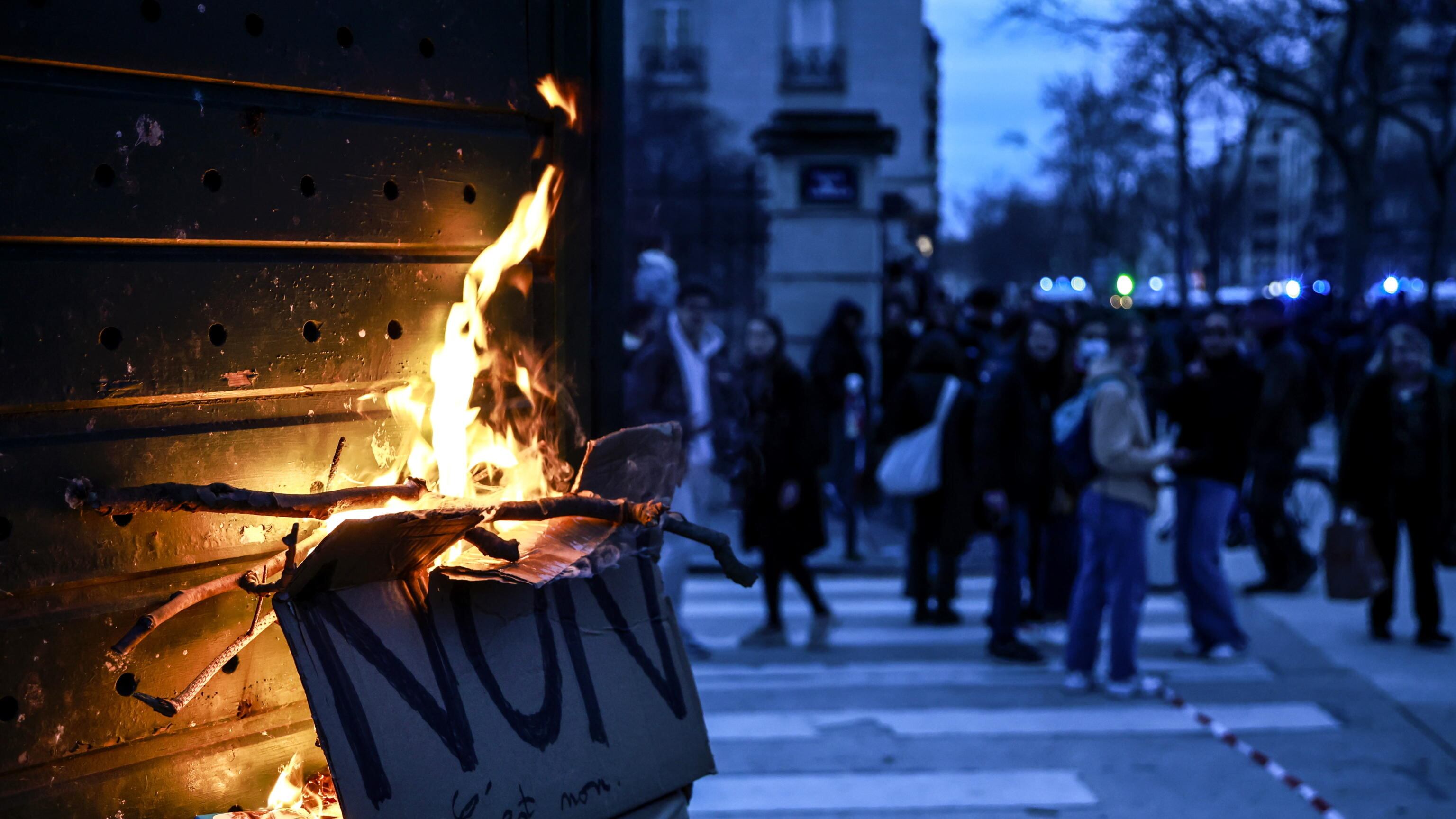 La Francia fuori controllo. L'ultima sfida a Macron è la guerriglia ecologista