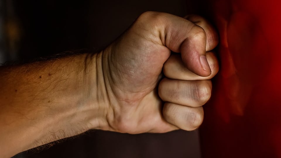 Lecce, bimbo di 4 anni maltrattato dalla madre e dal suo compagno