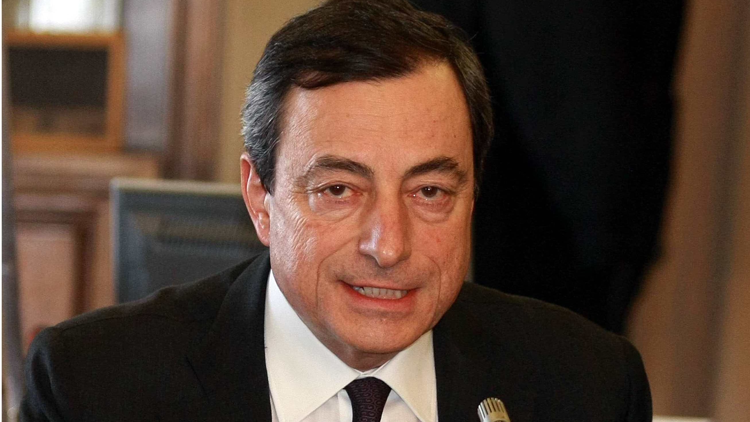 Bce, Draghi: "Ai giovani opportunità Non vivono di sussidi"