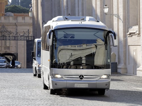 Il Papa va ad Ariccia in pullman