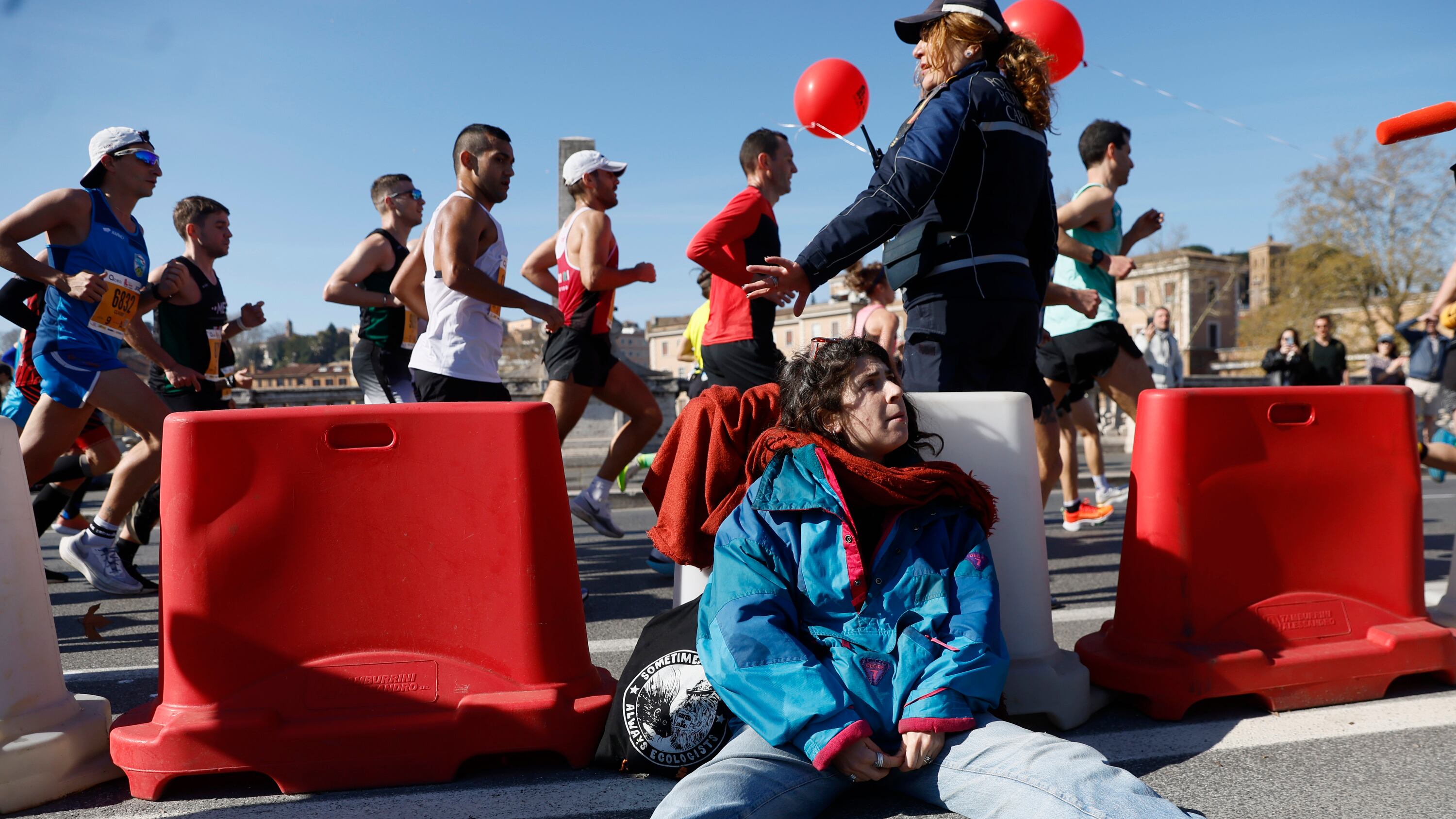 Blitz di Ultima Generazione a Roma: ostacolata la maratona per le vie della Capitale