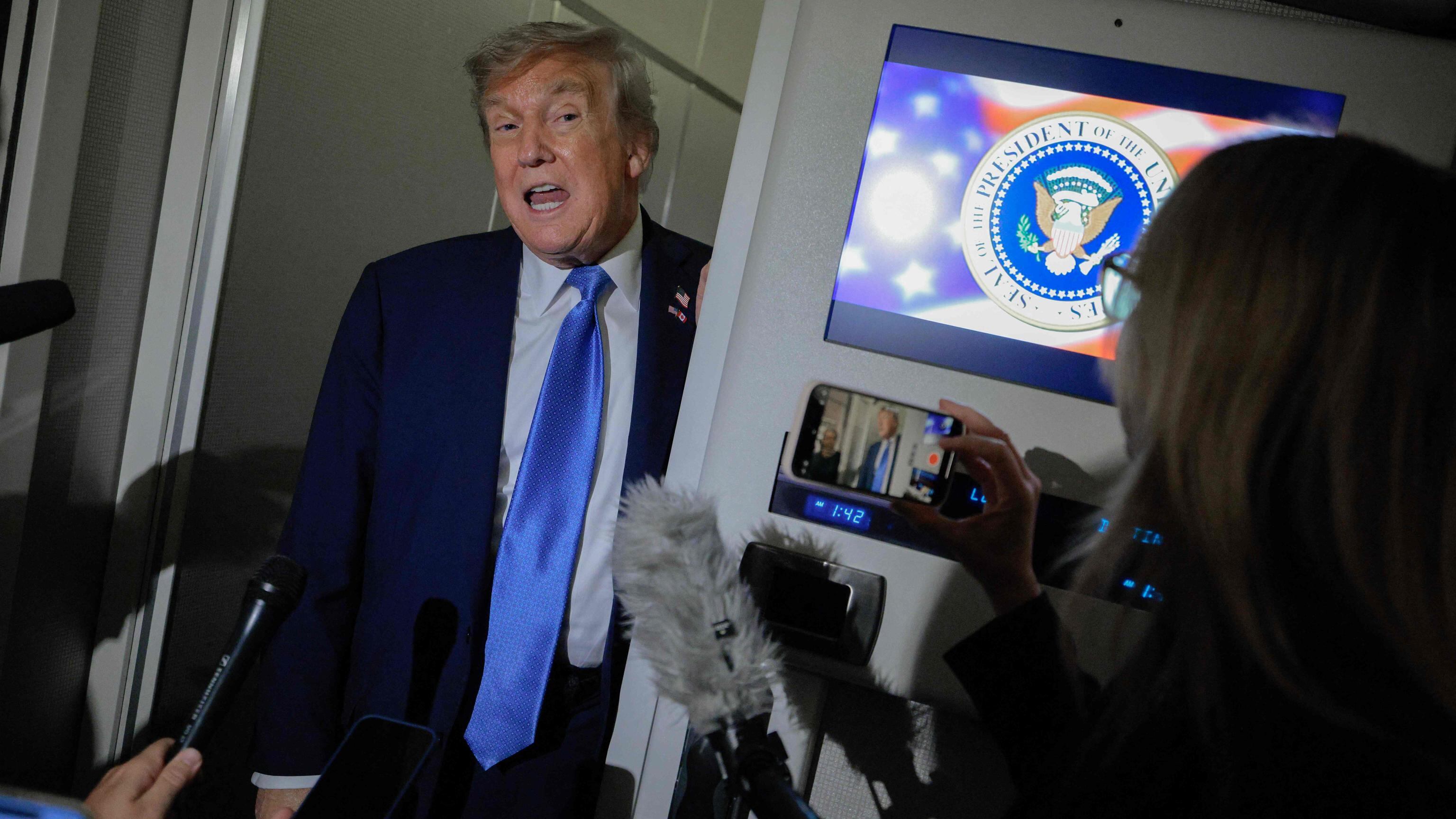 L'ultimatum di Trump: "Resa incondizionata". E valuta i raid contro l'Iran. Mosca: "Israele si fermi"