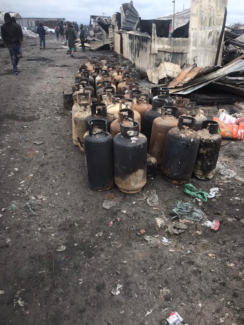 Le immagini dopo l'incendio nel Gran Ghetto 3