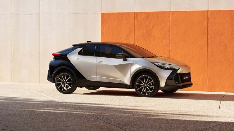 Toyota C-HR 2023, guarda tutte le foto 1