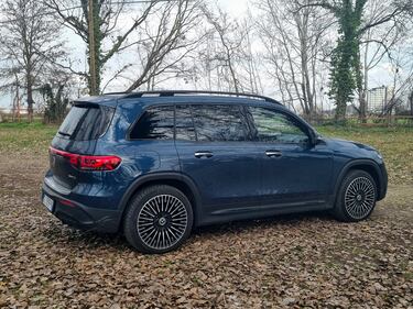 Mercedes-Benz EQB, le foto del suv elettrico: guarda la gallery 11
