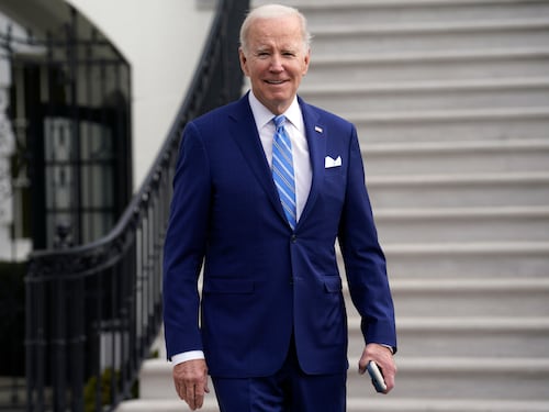 L'America scopre un Biden "populista". E Trump torna su Facebook e Instagram