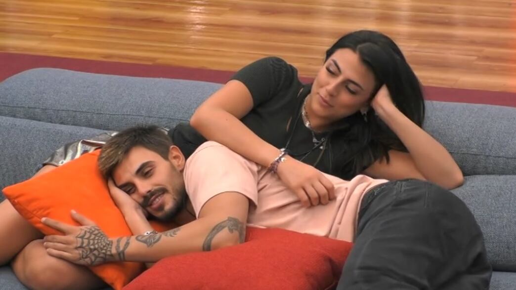 Gf Vip, doccia gelata per Giulia Salemi. Monte: "Passerò la notte con mio padre e mio fratello"
