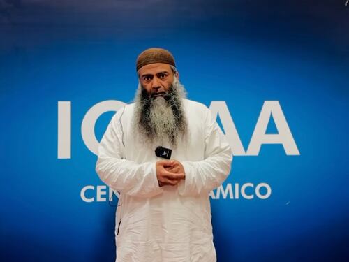 Inneggiava a jihad e Hamas. Espulso Zulfiqar Khan, l'imam estremista di Bologna