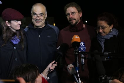 Gli attivisti di Amnesty all'uscita dal carcere 1