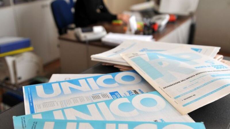 Pressione fiscale da record: italiani sempre più poveri