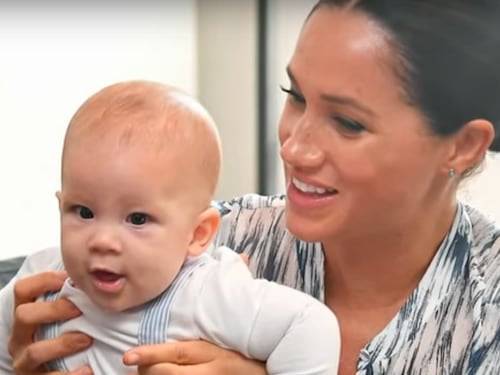 Baby Archie "denuncia" i paparazzi che lo fotografarono con Meghan