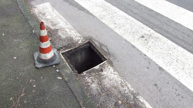 Rubati tombini in ghisa a Ponticelli: i vigili costretti a chiudere la strada