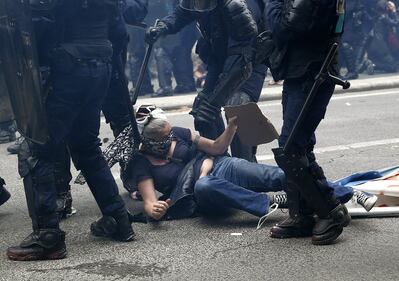 Scontri al corteo a Parigi 11