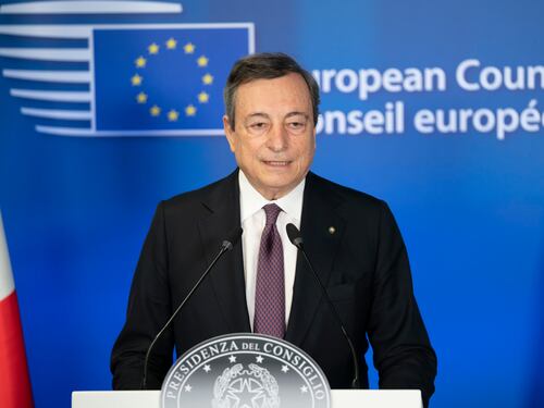 Draghi inverte la rotta. Vertice col premier libico per fermare gli sbarchi