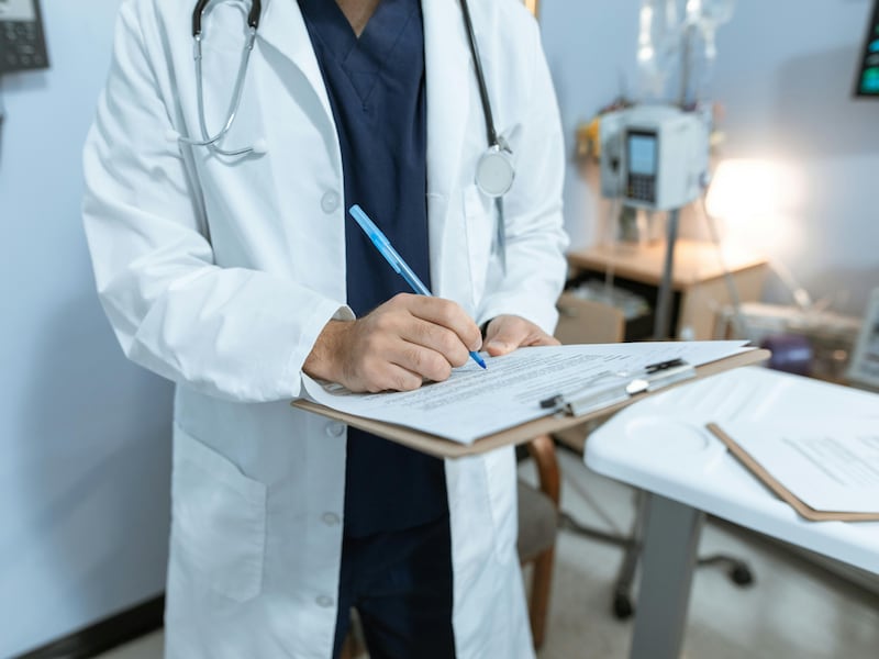 Medici, 380 euro in più per chi subisce aggressioni: la novità in contratto