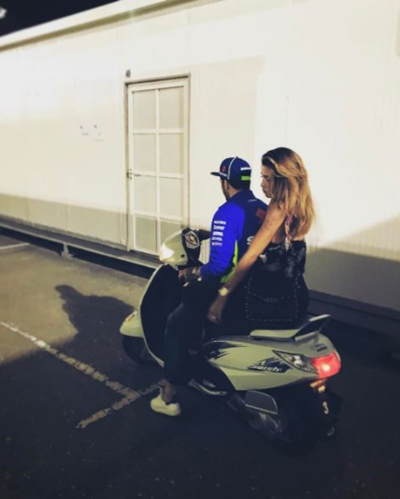 Belen Rodriguez e Andrea Iannone sexy in foto 9