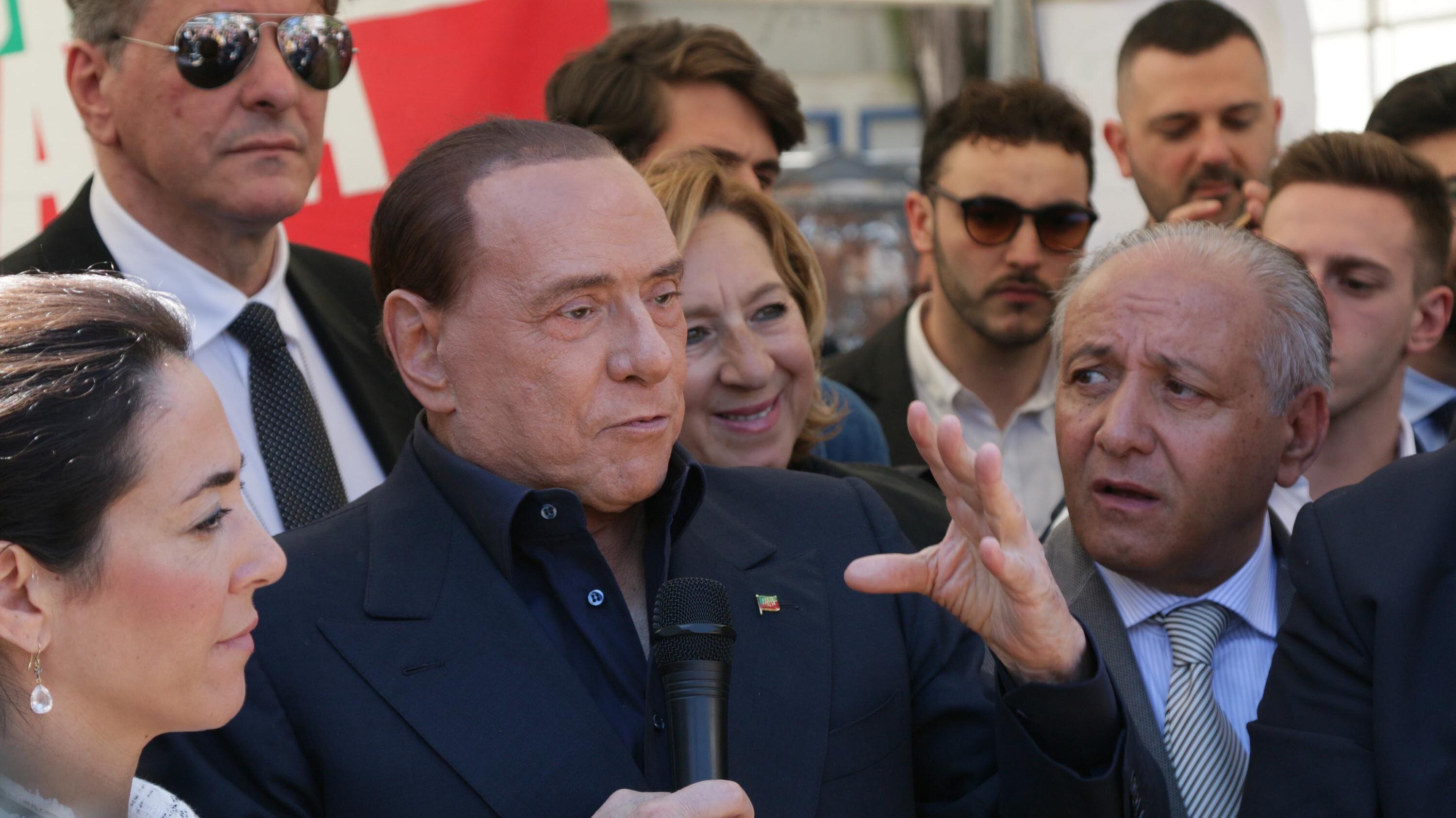 Berlusconi mette una pietra sopra il M5S: "Non sono credibili per governare"