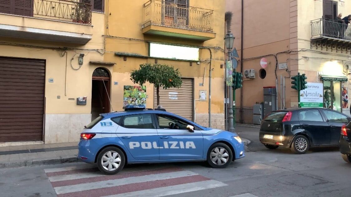 Maestra trovata morta in casa. La figlia 17enne: "L'ho uccisa io"