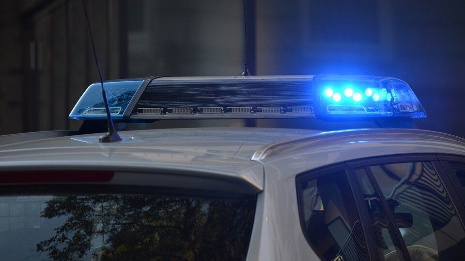 Bomba carta esplode nella notte davanti ad un'abitazione di Portici