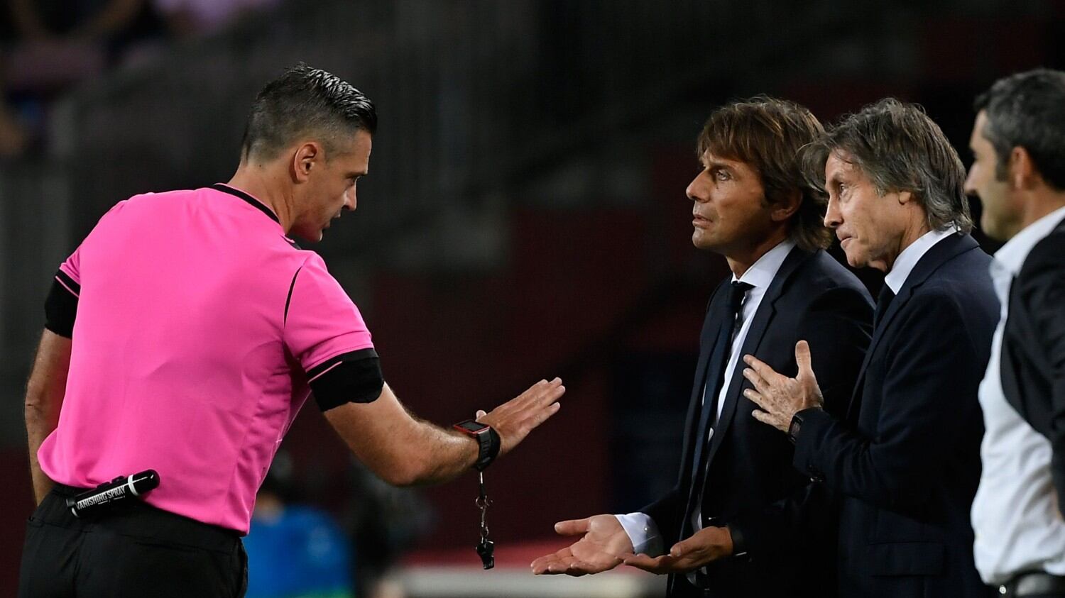 Barcellona-Inter, l'ex arbitro Cesari attacca Skomina: "Su Sensi è rigore"