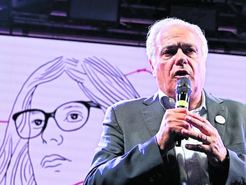 Salis fugge da un altro processo. E il padre ci augura la morte